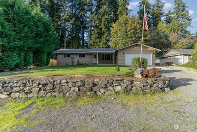 18707 59th Street E, House other with 3 bedrooms, 1 bathrooms and 2 parking in Lake Tapps WA | Image 2