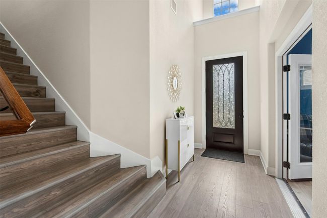 Two story entry way. | Image 19