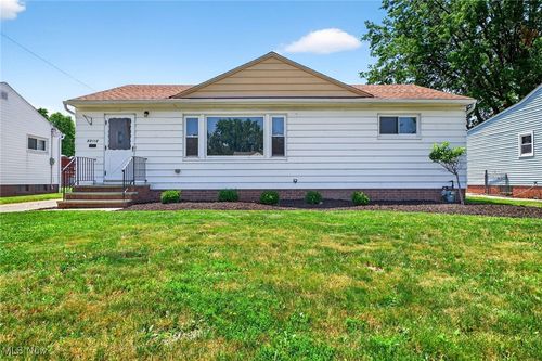 30112 Barjode Rd, Willowick, OH, 44095-4943 | Card Image