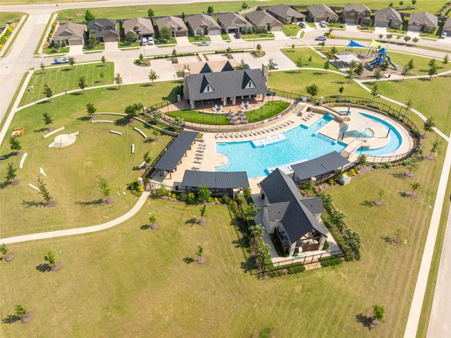Community pool and park | Image 6