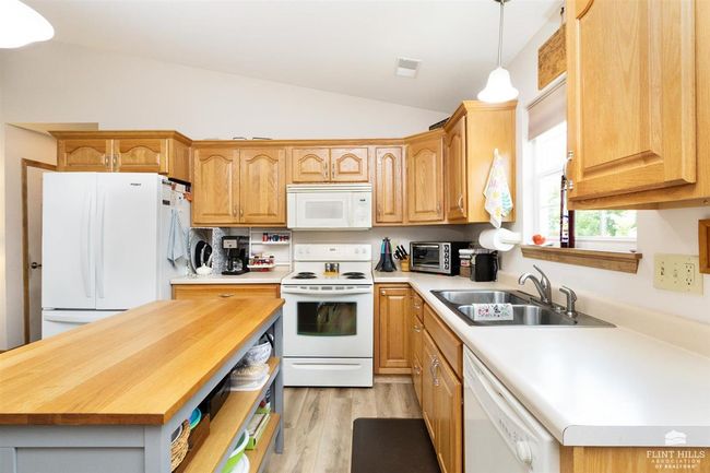 221 Hackberry Ave, House other with 3 bedrooms, 2 bathrooms and null parking in Manhattan KS | Image 10