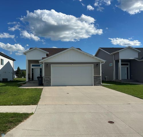 3039 39th Ave S, Moorhead, MN, 56560-6040 | Card Image
