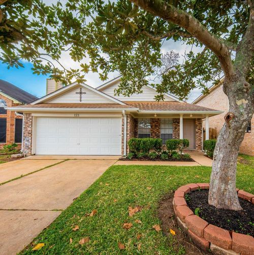121 Coffee Ln, Lake Jackson, TX, 77566-5111 | Card Image