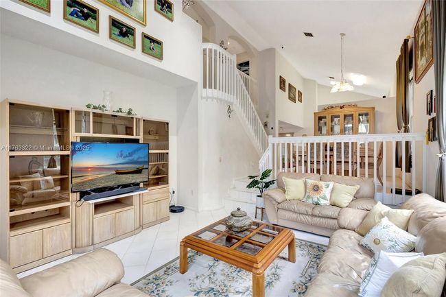 251 Saratoga Blvd E, House other with 4 bedrooms, 3 bathrooms and null parking in Royal Palm Beach FL | Image 5