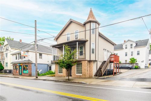 421 Broad St, Cumberland, RI, 02864-7852 | Card Image
