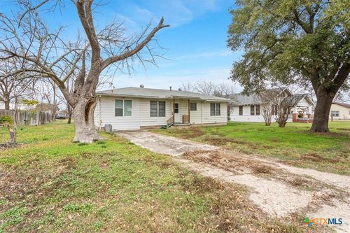 320 E Davilla St, Bartlett, TX, 76511-4108 | Card Image
