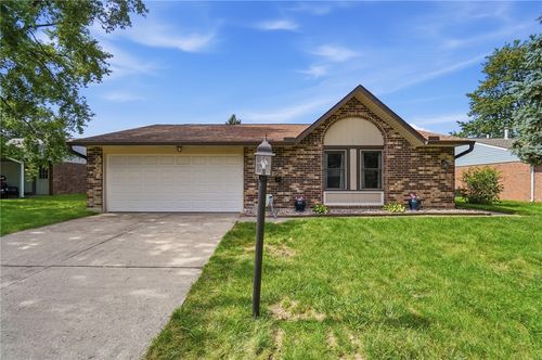 8353 Schoolgate Dr, Dayton, OH, 45424-1346 | Card Image