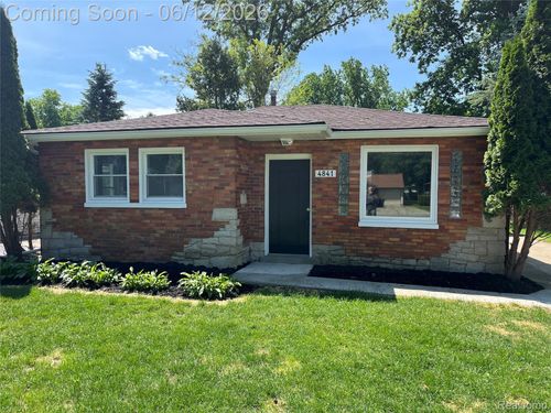 4841 Fenmore Ave, Waterford, MI, 48328-2842 | Card Image