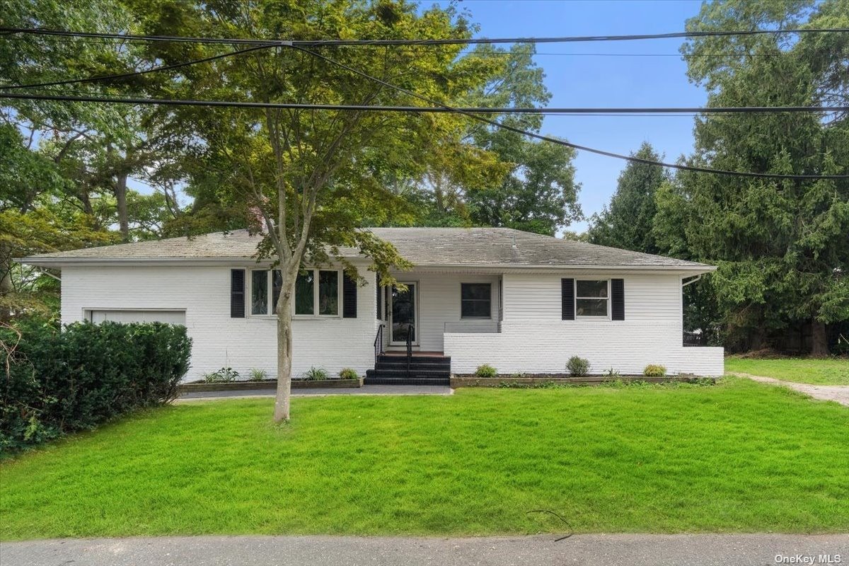 4th St, Ronkonkoma, NY 11779