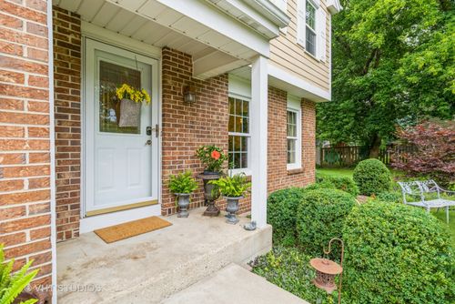 5633 Barnwood Dr, Gurnee, IL, 60031-1036 | Card Image