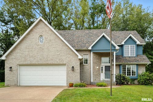 301 E 11th Ave, Coal Valley, IL, 61240-9589 | Card Image