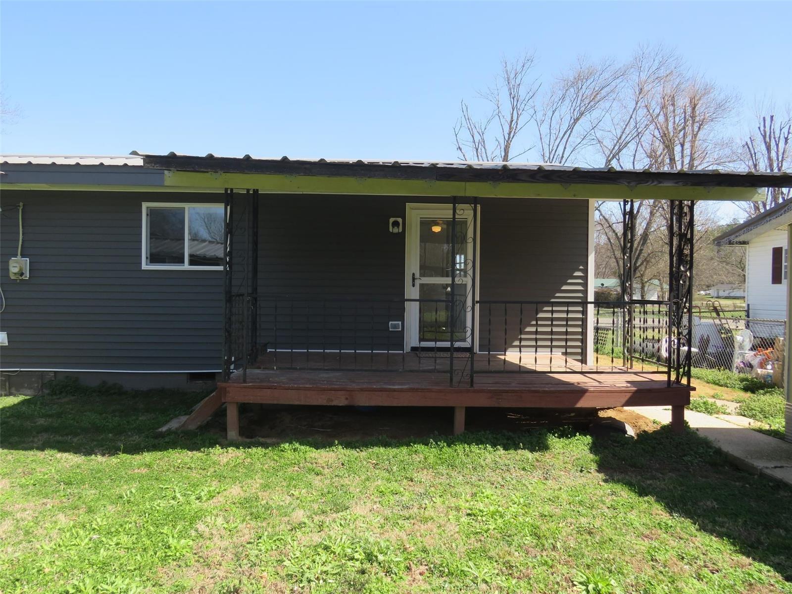 Meadow St, Ellington, MO 63638