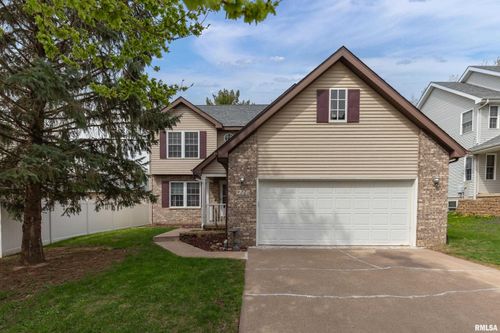 822 N 4th St, Le Claire, IA, 52753-9654 | Card Image