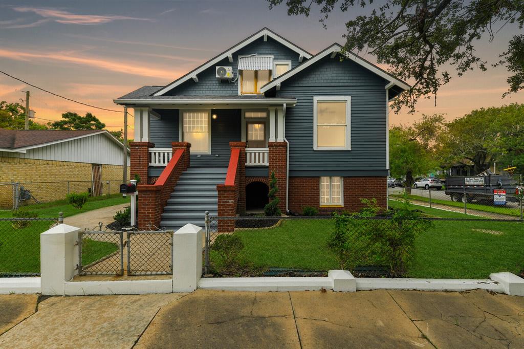 40th St, Galveston, TX 77550