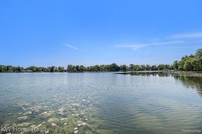 8863 Lakeview Drive, Home with 6 bedrooms, 3 bathrooms and null parking in White Lake Twp MI | Image 30