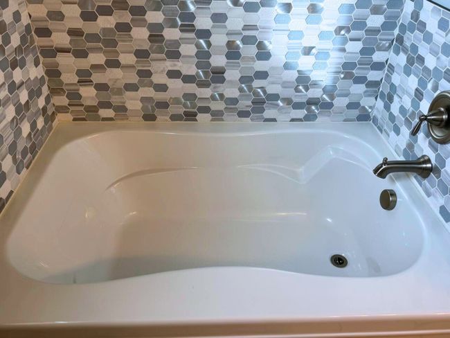 Bathroom with a tub | Image 27