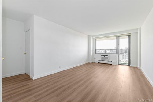 14e-61-15 97, New York, NY, 11374 | Card Image
