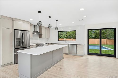 3 Shore Ln, Westhampton, NY, 11977-1436 | Card Image