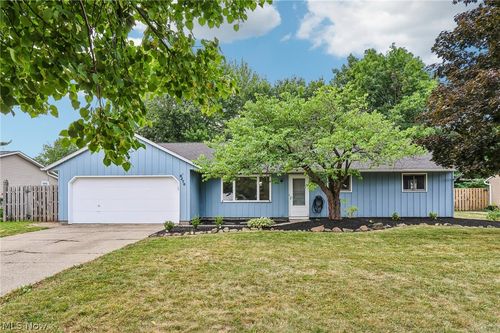 8278 Dallas Dr, Mentor, OH, 44060-2439 | Card Image