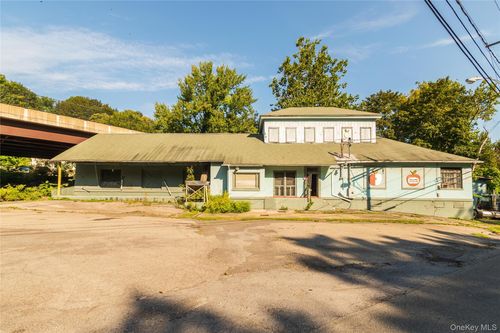30 White St, Highland, NY, 12528-1619 | Card Image