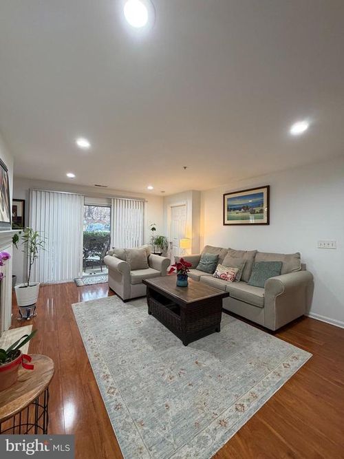 104-111 Timberbrook Ln, GAITHERSBURG, MD, 20878-2870 | Card Image
