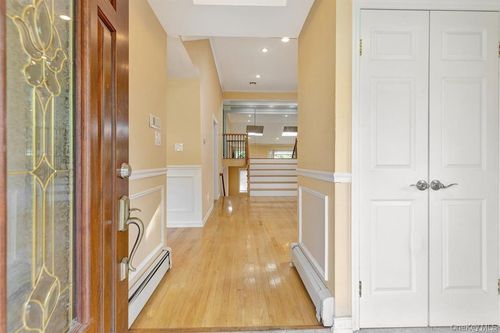 128 Hazelwood Dr, Jericho, NY, 11753-1700 | Card Image