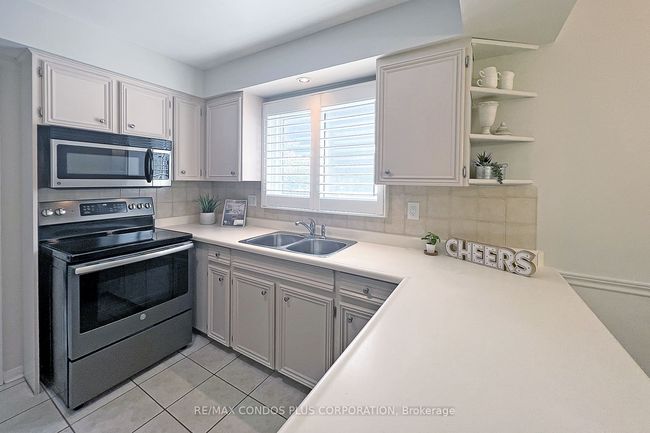 1681 Medallion Crt, House other with 5 bedrooms, 3 bathrooms and 4 parking in Mississauga ON | Image 11