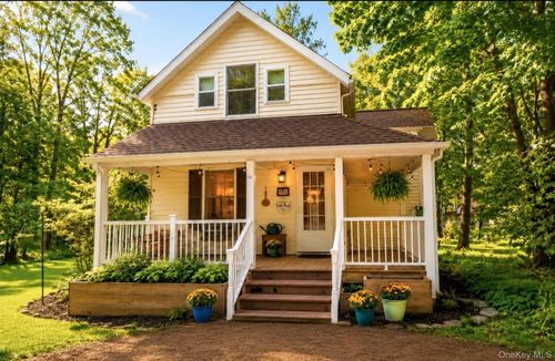 16 Yoeman Ln, Cornwall, NY, 12518-1573 | Card Image
