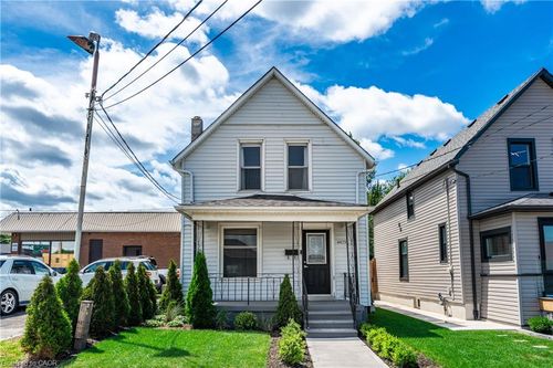 4475 1st Ave, Niagara Falls, ON, L2E4G1 | Card Image