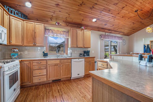 11496 4 Mile Rd, House other with 4 bedrooms, 4 bathrooms and null parking in Belding MI | Image 15