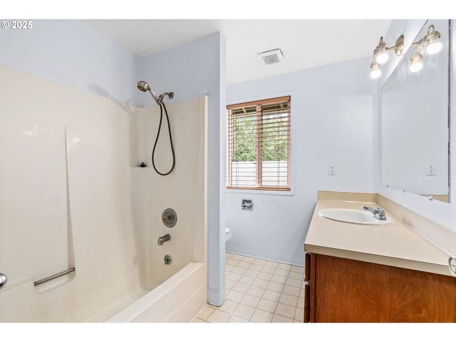 Bathroom | Image 11