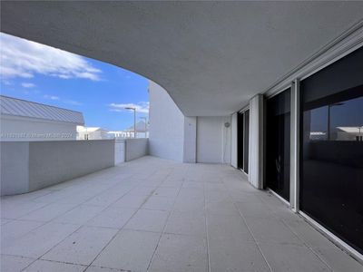 602 - 16711 Collins Ave, Condo with 2 bedrooms, 2 bathrooms and null parking in Sunny Isles Beach FL | Image 2