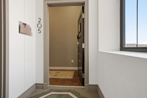 205-212 Center St, Bloomington, IL, 61701-3945 | Card Image