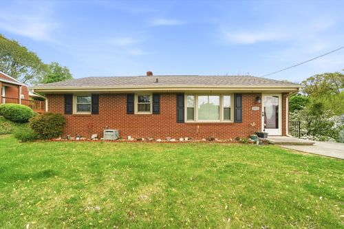 5011 Victoria St Nw, Roanoke, VA, 24017-4205 | Card Image