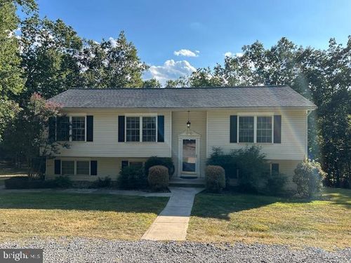 104 Cottonwood Dr, BUNKER HILL, WV, 25413-2607 | Card Image
