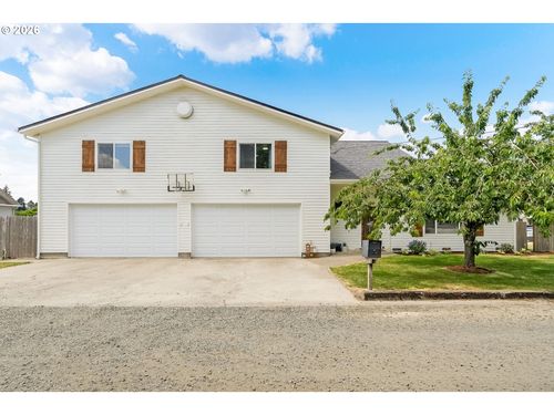 2395 88th Ave Ne, Salem, OR, 97305-9561 | Card Image