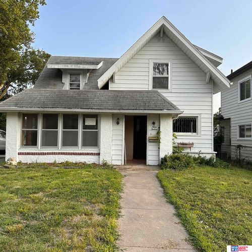 912 8th St, Fairbury, NE, 68352-2430 | Card Image