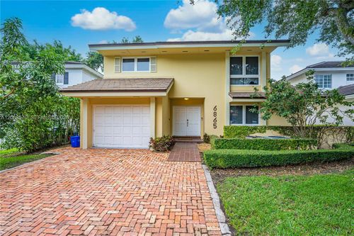 6865 Veronese St, Coral Gables, FL, 33146-3843 | Card Image