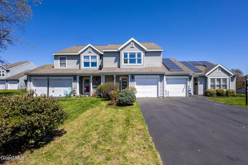 4 Justine Ct, Rensselaer, NY, 12144-9666 | Card Image