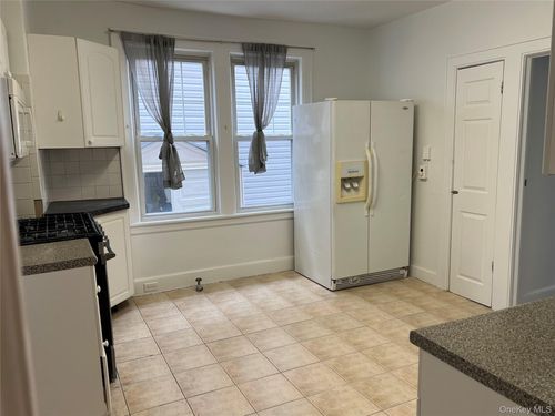 514 College Pl, College Point, NY, 11356-1034 | Card Image