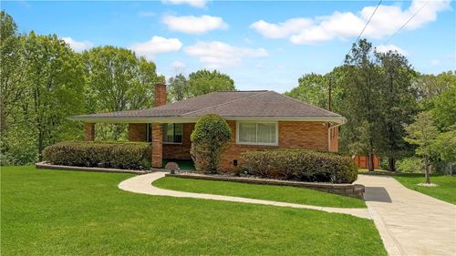 39 Greenview Dr, Robinson Twp, PA, 15136 | Card Image