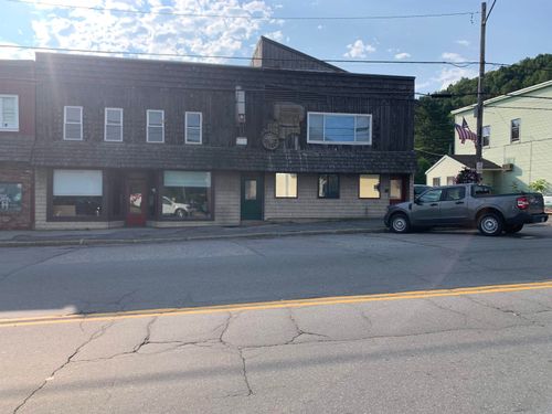 94 Main St, Colebrook, NH, 03576-3090 | Card Image
