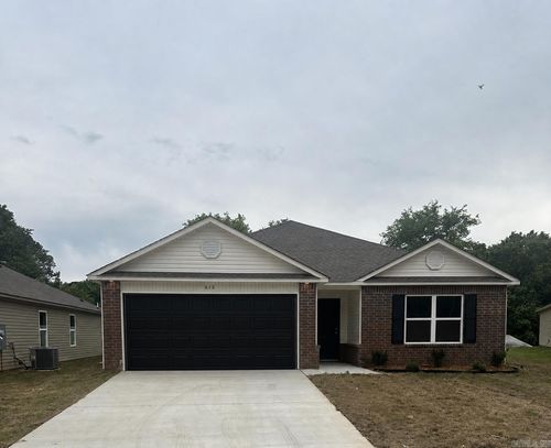 818 Gussy Ln, Benton, AR, 72019-6167 | Card Image