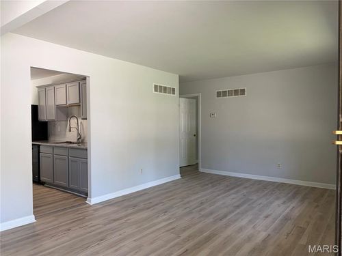 10 Brookshire Dr, Saint Peters, MO, 63376-2032 | Card Image