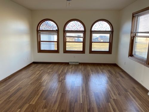 105 5th St, Standard, IL, 61363-1221 | Card Image