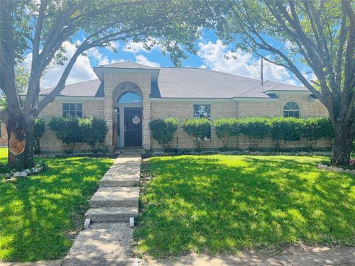 445 Beard Dr, Cedar Hill, TX, 75104-5029 | Card Image