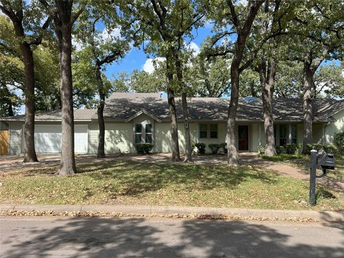 201 Shelmar Dr, Euless, TX, 76039-2833 | Card Image