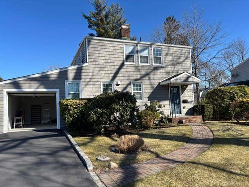 70 Appletree Ln, Roslyn Heights, NY, 11577-2400 | Card Image