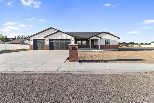 116 E 13th St, Rupert, ID, 83350-1324 | Card Image