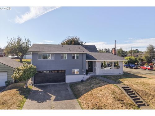 2606 Sheridan Ave, North Bend, OR, 97459-3204 | Card Image
